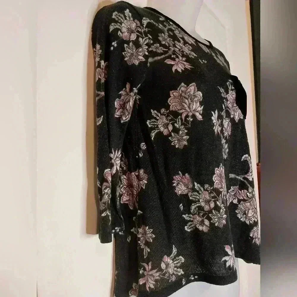 2 FOR 25$ wallflower Pink Black Grunge Floral top-  (#746)‎